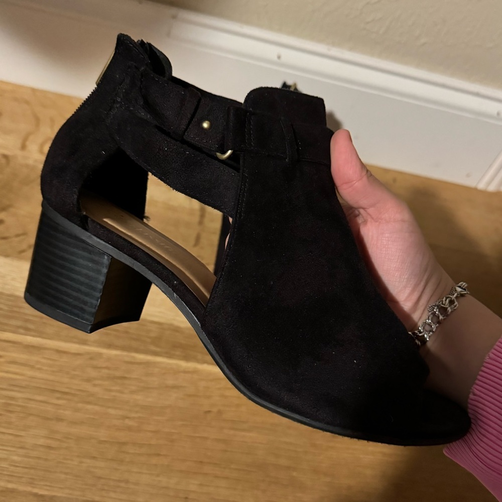 Black bootie - Picture 2 of 10